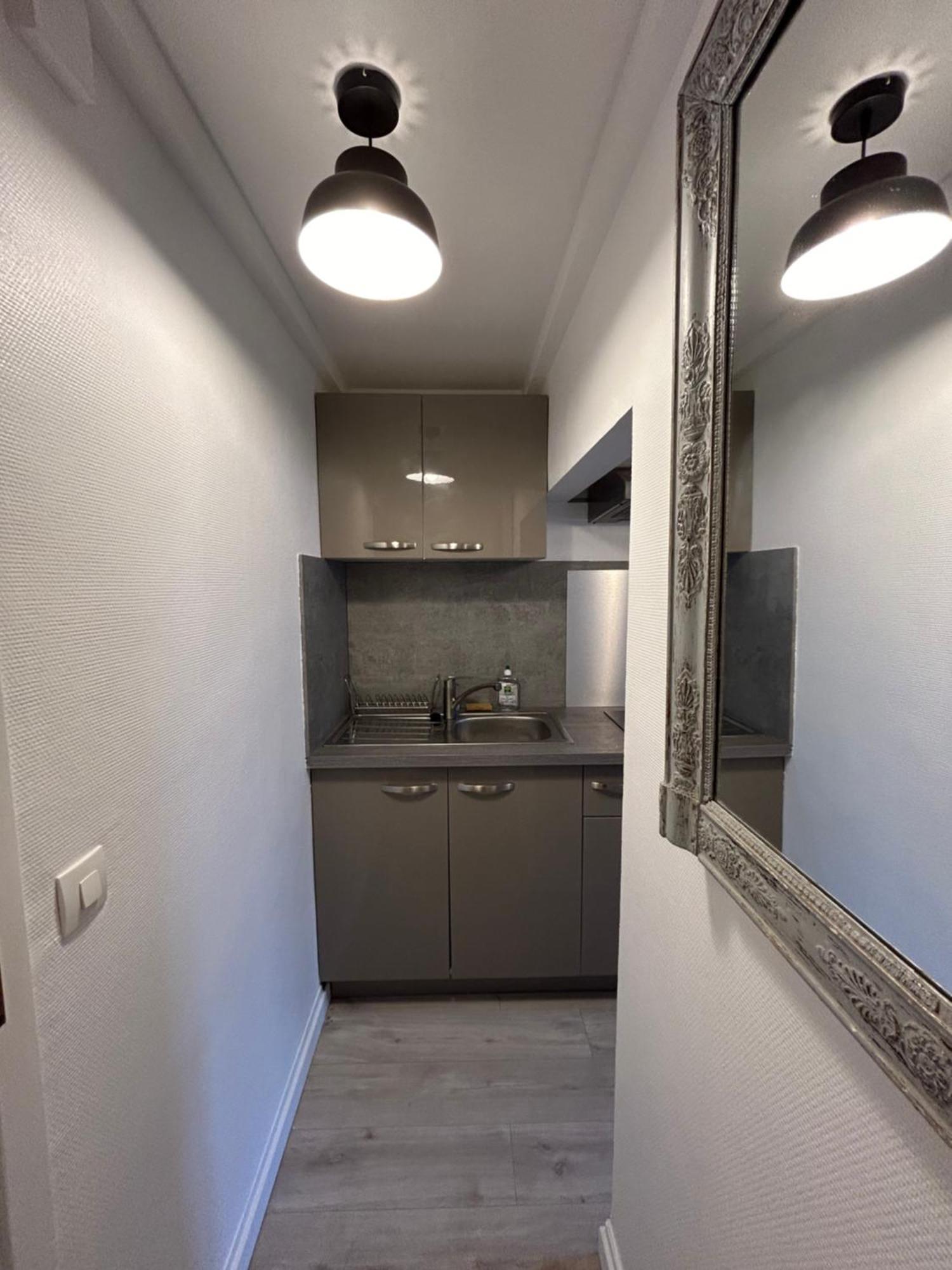 Appartement De Charme Donnant Sur Jardin Arbore Dans Le Calme Absolu Parijs